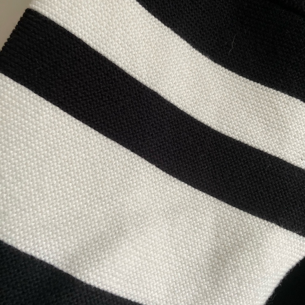 Zara Black and White Sweater - Picture 3 of 8